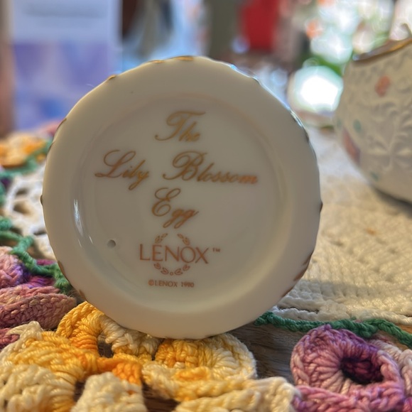 Vintage Retired Lenox 1990 The Lily Blossom Egg with Pedestal Discontinued - Picture 8 of 16